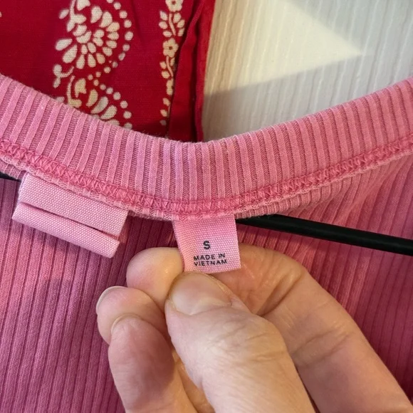 🩷GAP Ribbed Tank Top - Picture 3 of 3